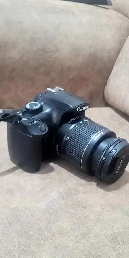 دوربین حرفه ای کنون ۱۱۰۰ دی دست دو