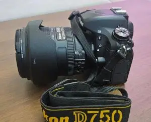 دوربین نیکون D750 با لنز ۲۴-۱۲۰ دست دوم