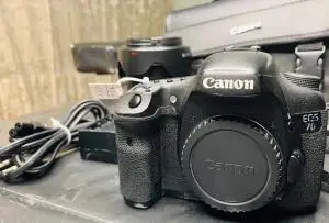 فروش دوربین Canon 7D و متعلقات دست دوم