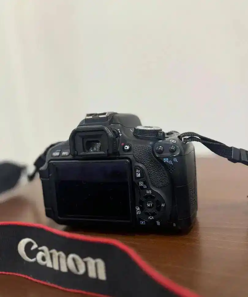 کنون مدل 600d دست دو