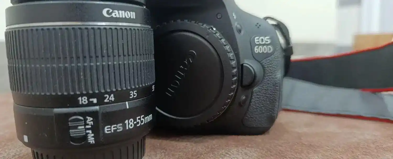 canon 600D در حد دست دو
