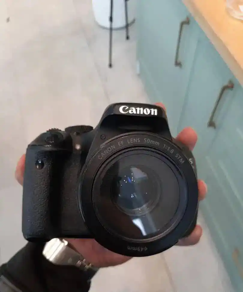 دروربینcanon 600d همراه دو لنز ۵۰ میلیمتری و ۱۰ـ۲۲ دست دو