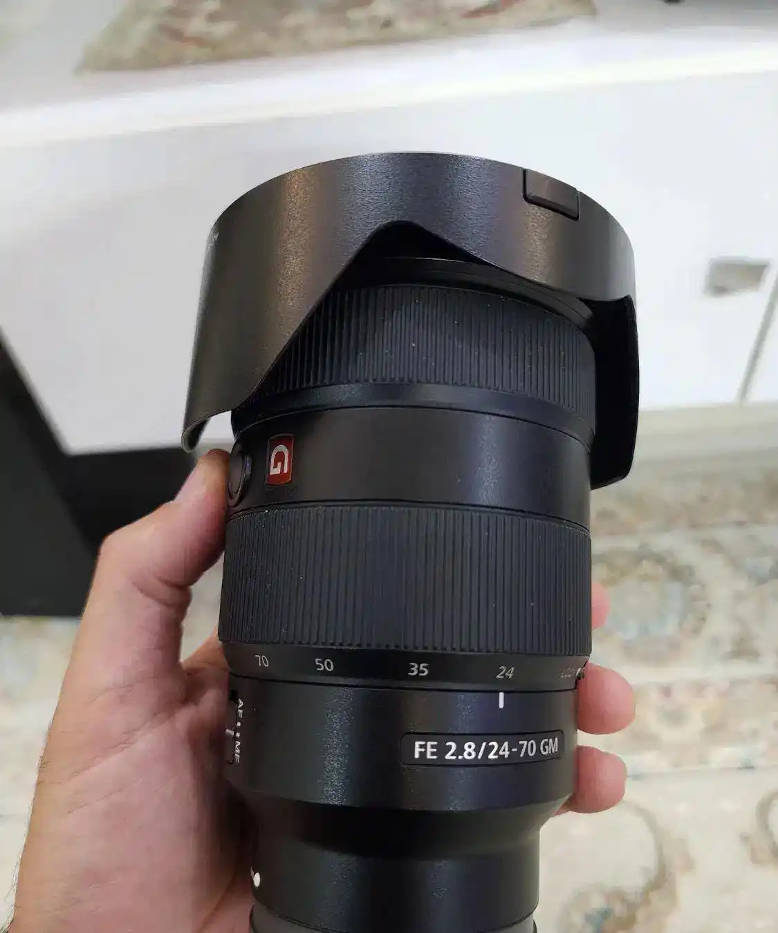 لنز سونی Sony FE 24-70mm f/2.8 GM دست دو