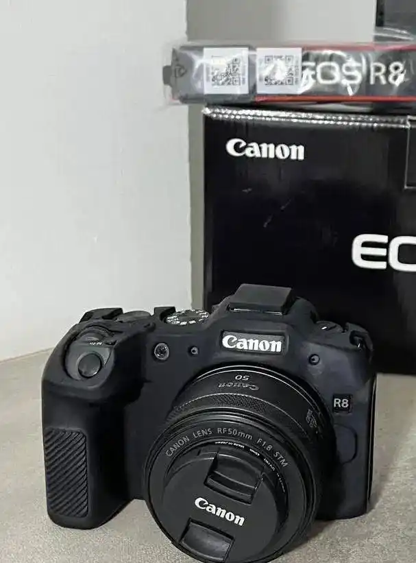 دوربین کنون r8 همراه با لنز کیت دست دو