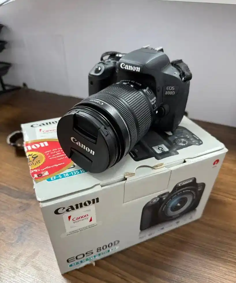 دوربین کنون 800D دست دو