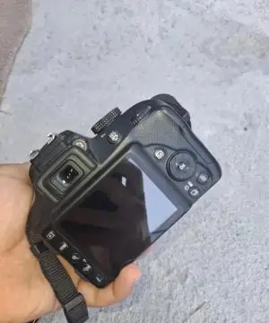 دوربین نیکون d3300 با لنز ۱۸-۵۵ دست دوم