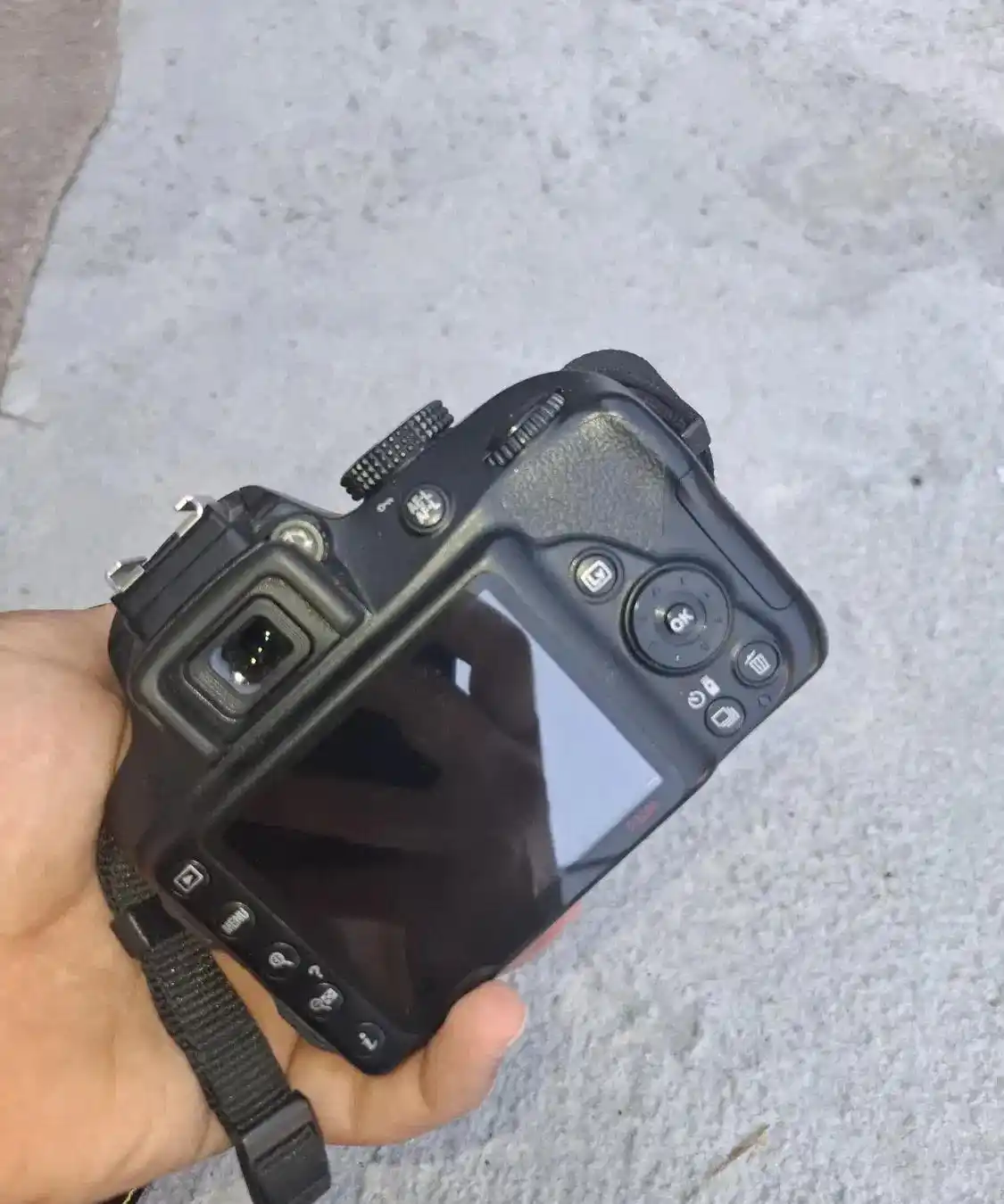 Nikon d3300 دست دو