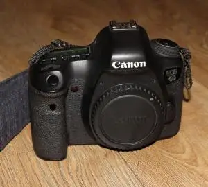 دوربین عکاسی ۶ دی لنز کیت فول فریم ۱۰۵ . ۲۴ دست دوم