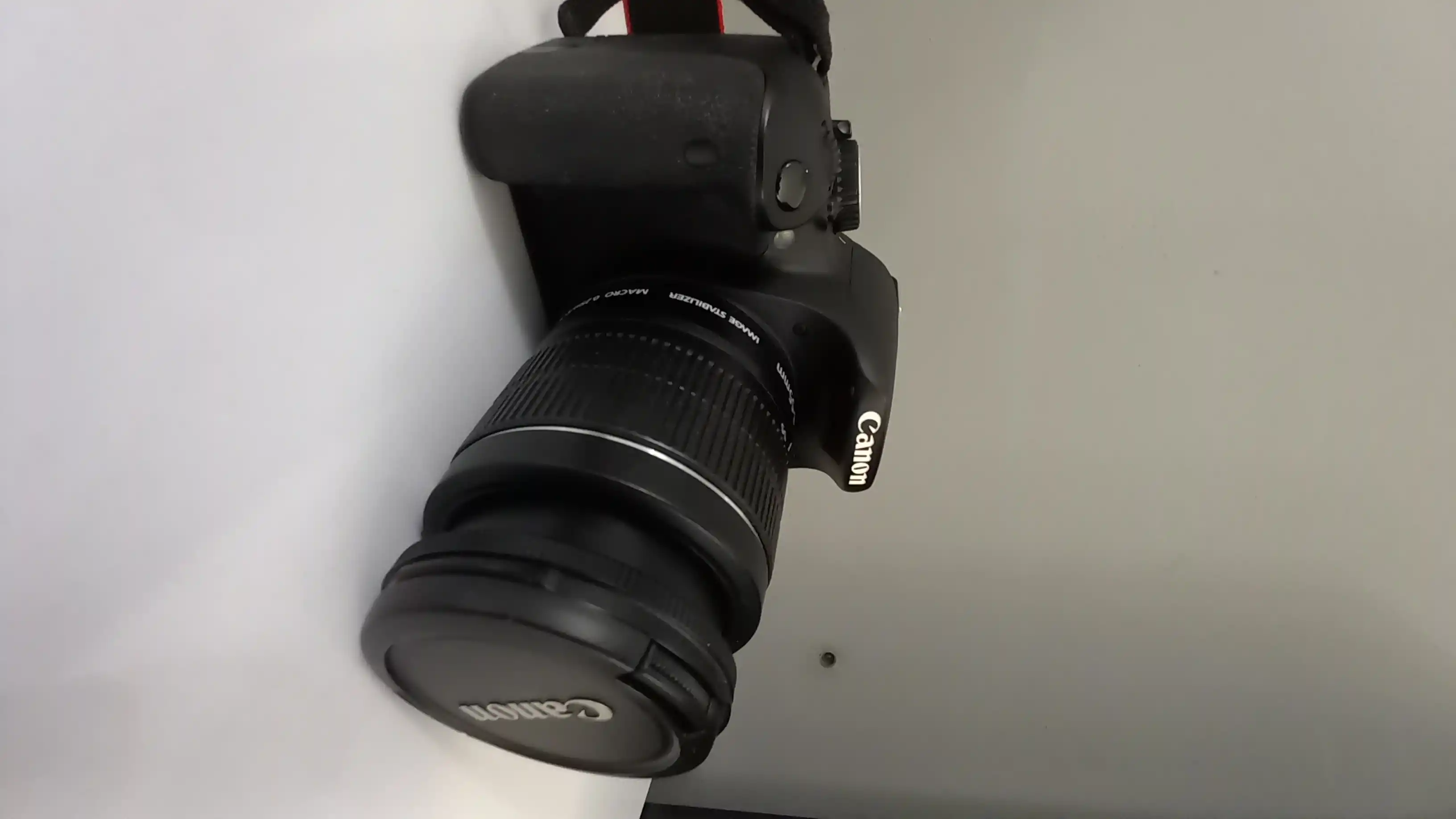 دوربین کنن ۶۵۰ دی به همراه لنز ۱۸۵۵ دست دو