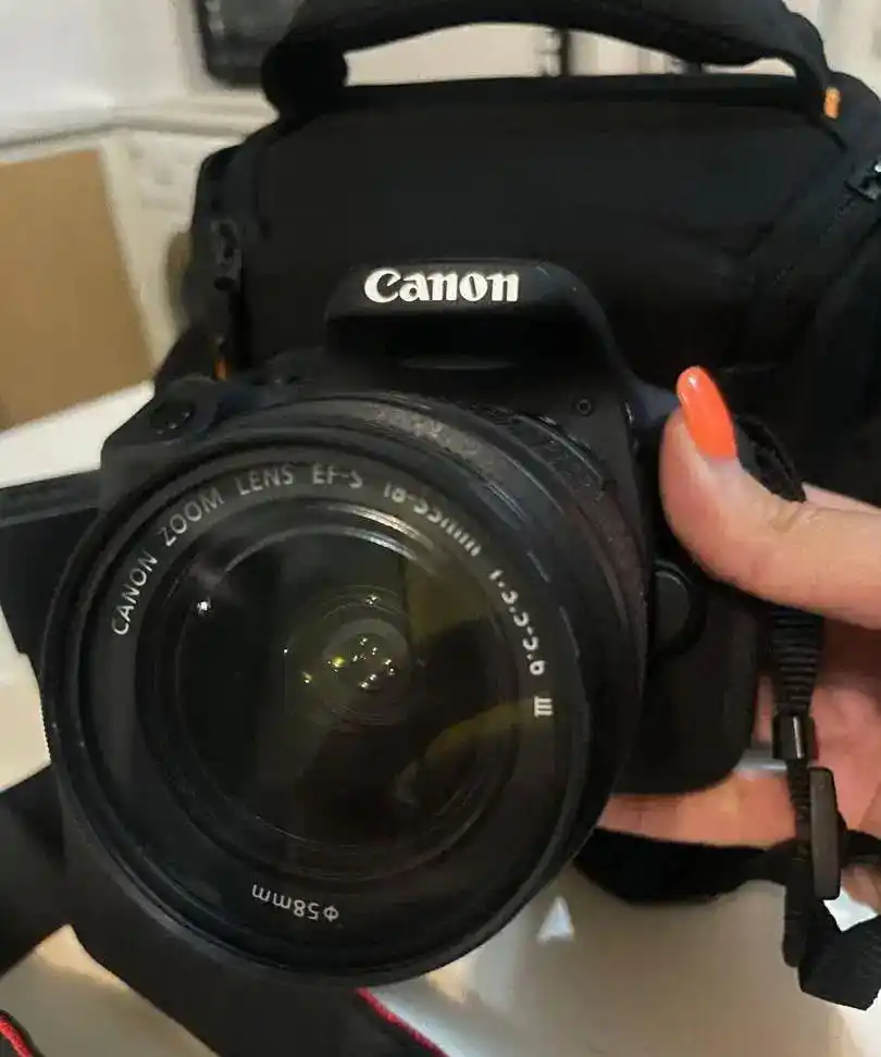 مل درباره دوربین Canon EOS 700D دست دو