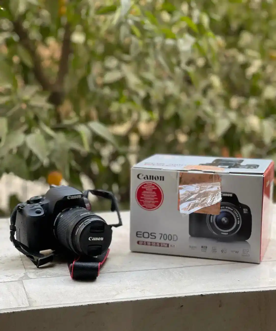 دوربین کنون D700 دست دو