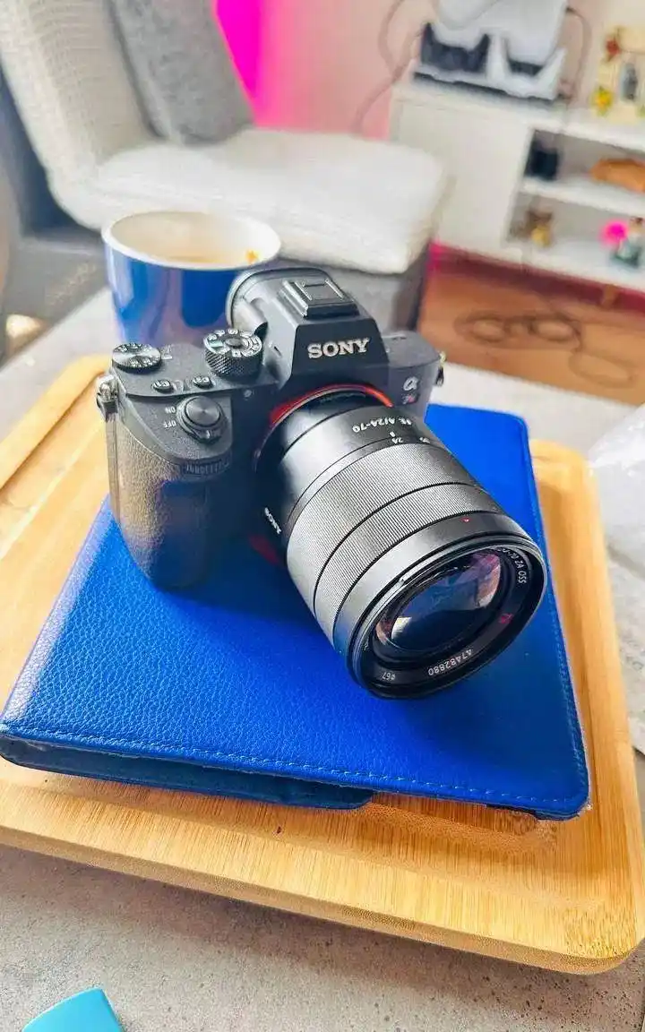 دوربین alpha a7R3 دست دو