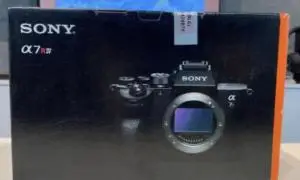 سلام دوربین آلفا سون r4 با لنز ۷۰ـ۲۴  . دست دوم