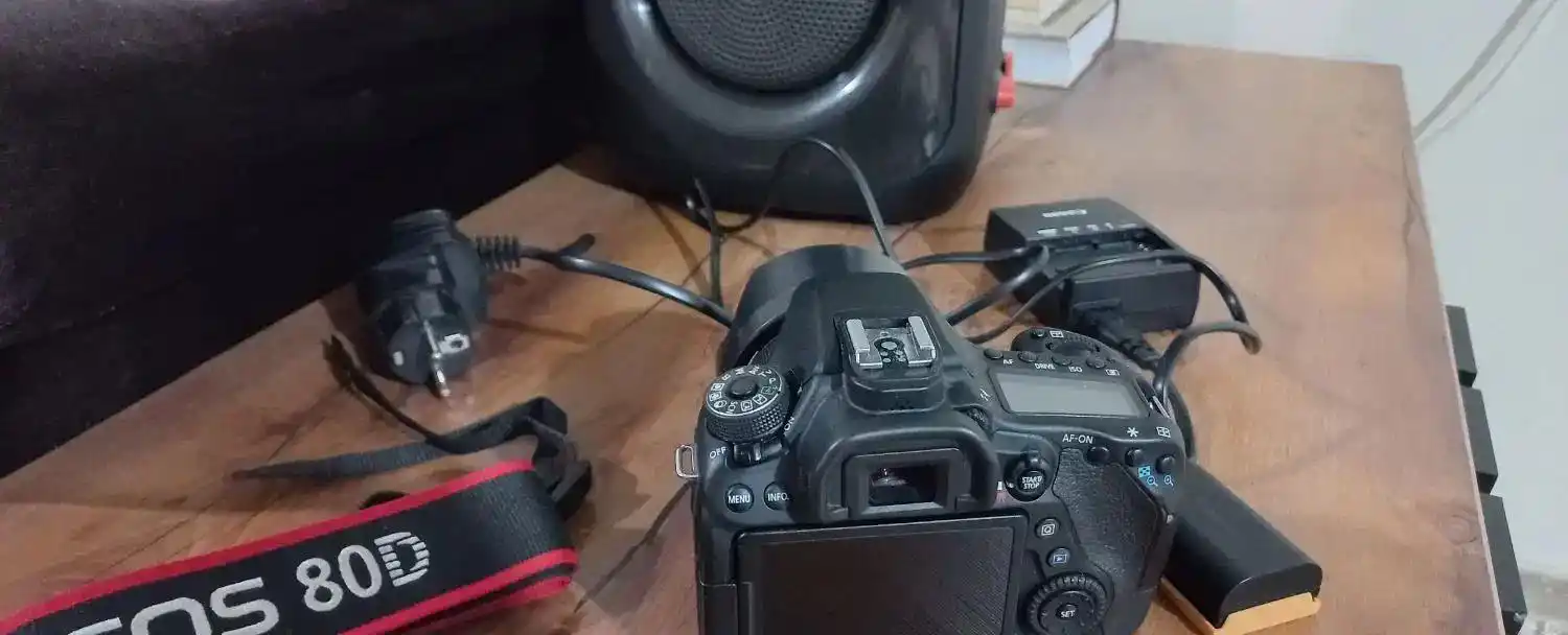 دوربین 80D Canon با لنز 50 فیکس F1/8 دست دو