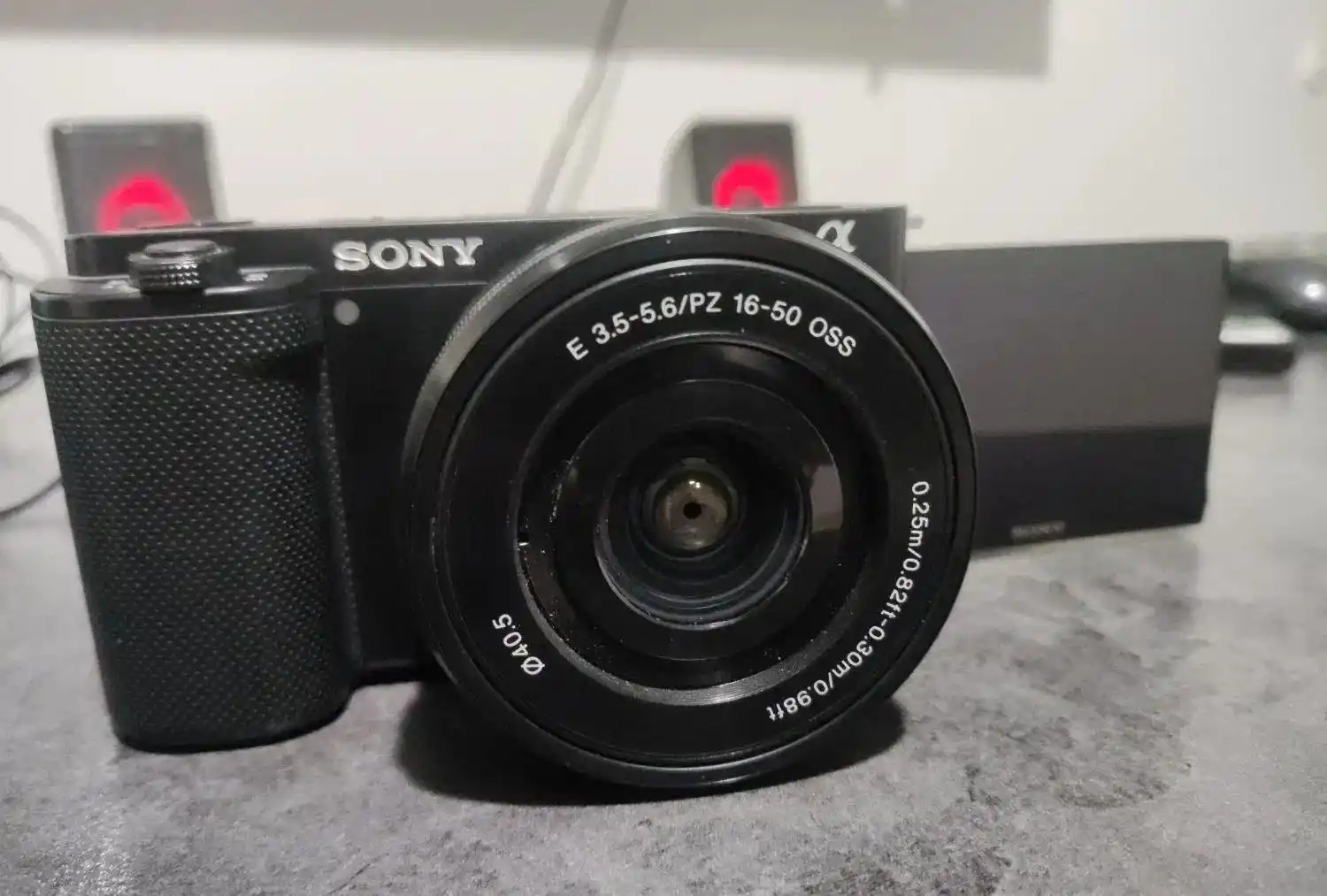 دوربین عکاسی و فیلمبرداری sony zv-e10 دست دو