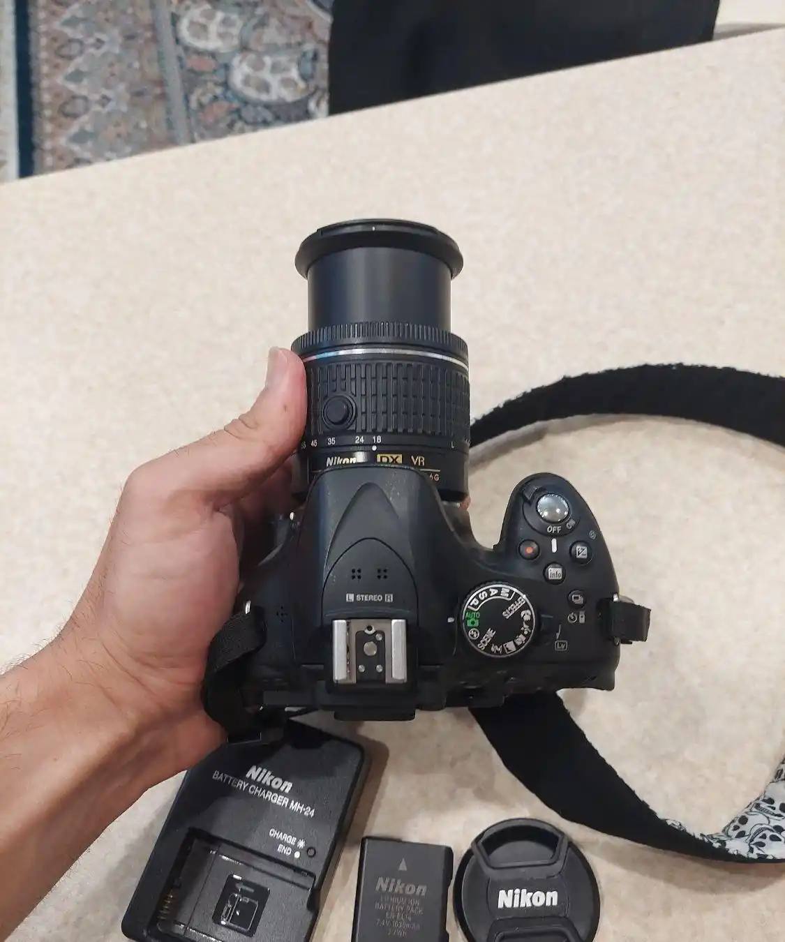 دوربین نیکون 5200d ولنز ۱۸-۵۵ vr با لوازم دست دو
