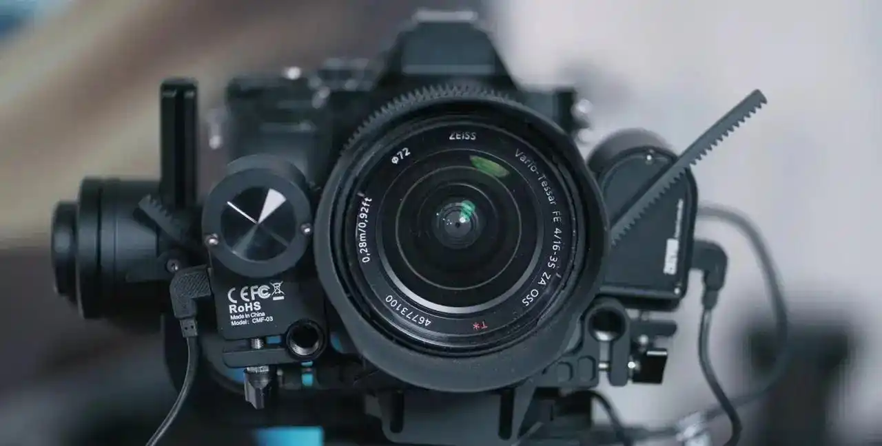 بادی ۶۰ دی+لنز۱۸.۵۵+محافظ لنز uv به ارزش ۵ تومان دست دو