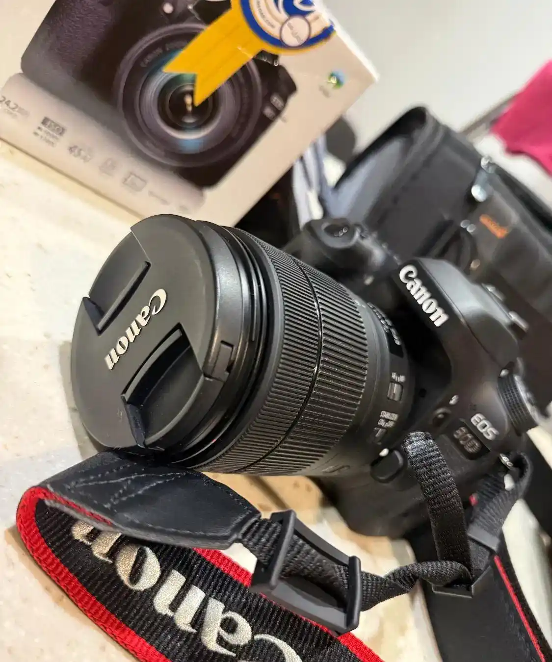 دوربین عکاسی canon 80D در حد آکبند دست دو