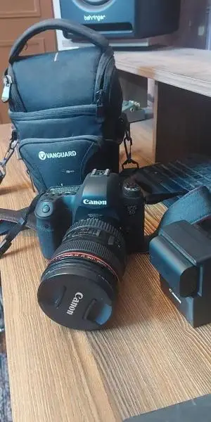دوربین Canon 6d و لنز 50mm f 1.8 دست دوم
