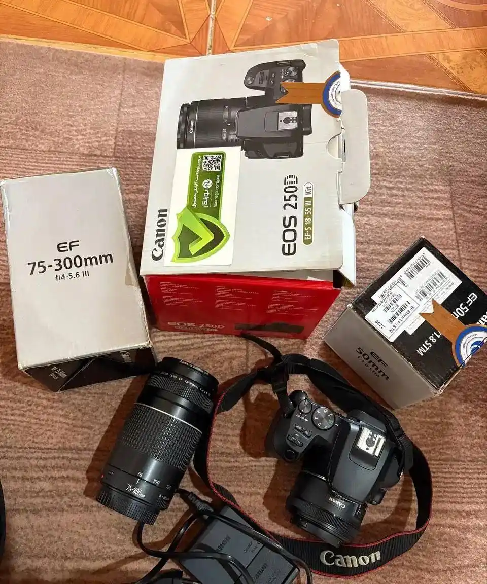 دوربین کنون دست دو