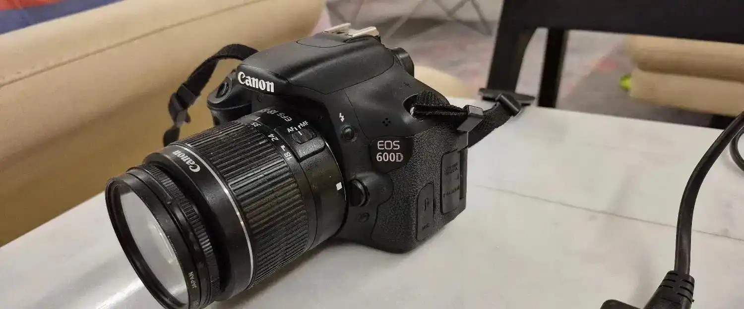 دوربین کانن 600D دست دو