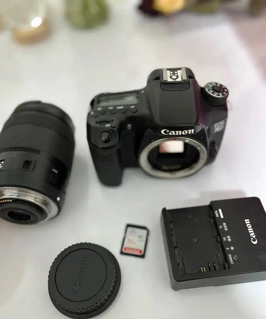 دوربین دیجیتال کانن70D دست دو