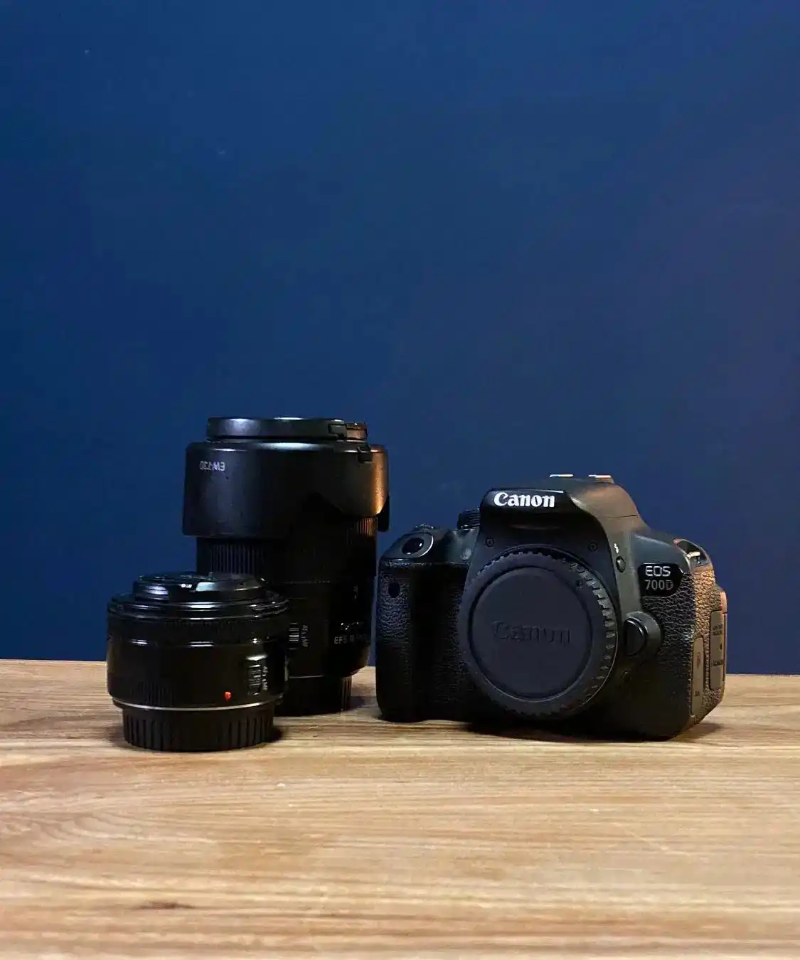 کنون ۷۰۰d به همراه دو لنز دست دو