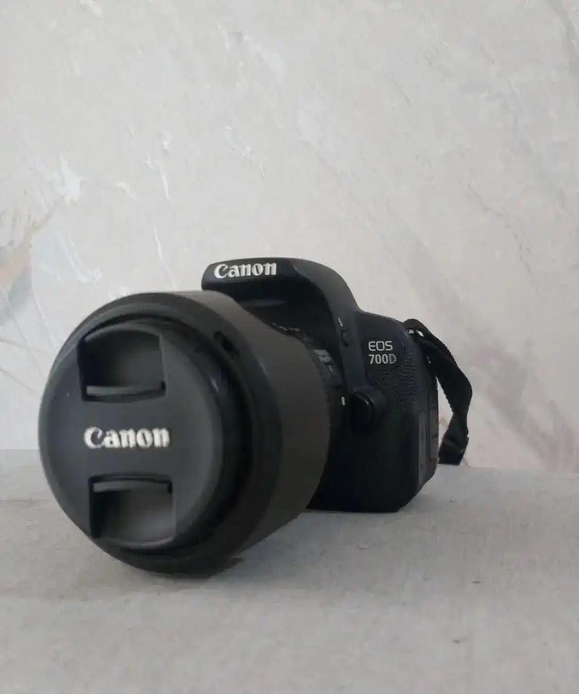 دوربین کنون 700D دست دو