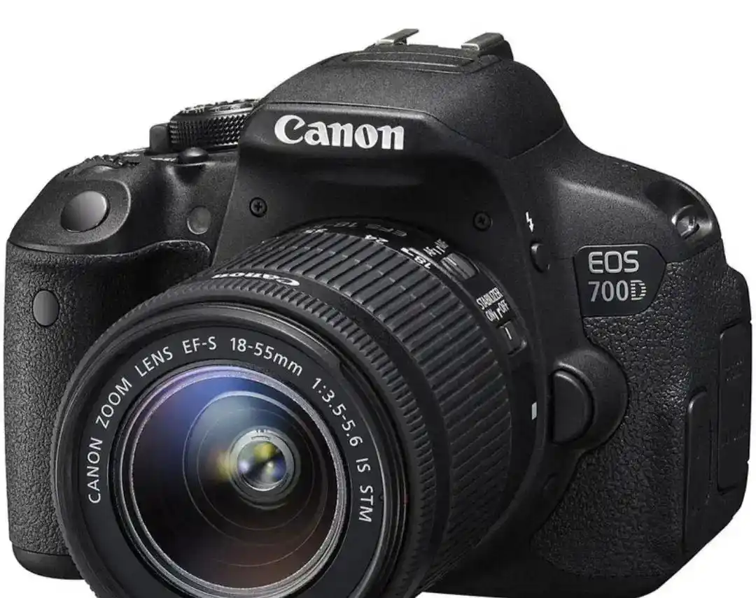 دوربین عکاسی کنون ۷۰۰d دست دو