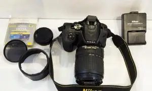 دوربین نیکون D5500 لنز ۱۸-۱۴۰ و ۸۵ پرایم و کیف دست دوم