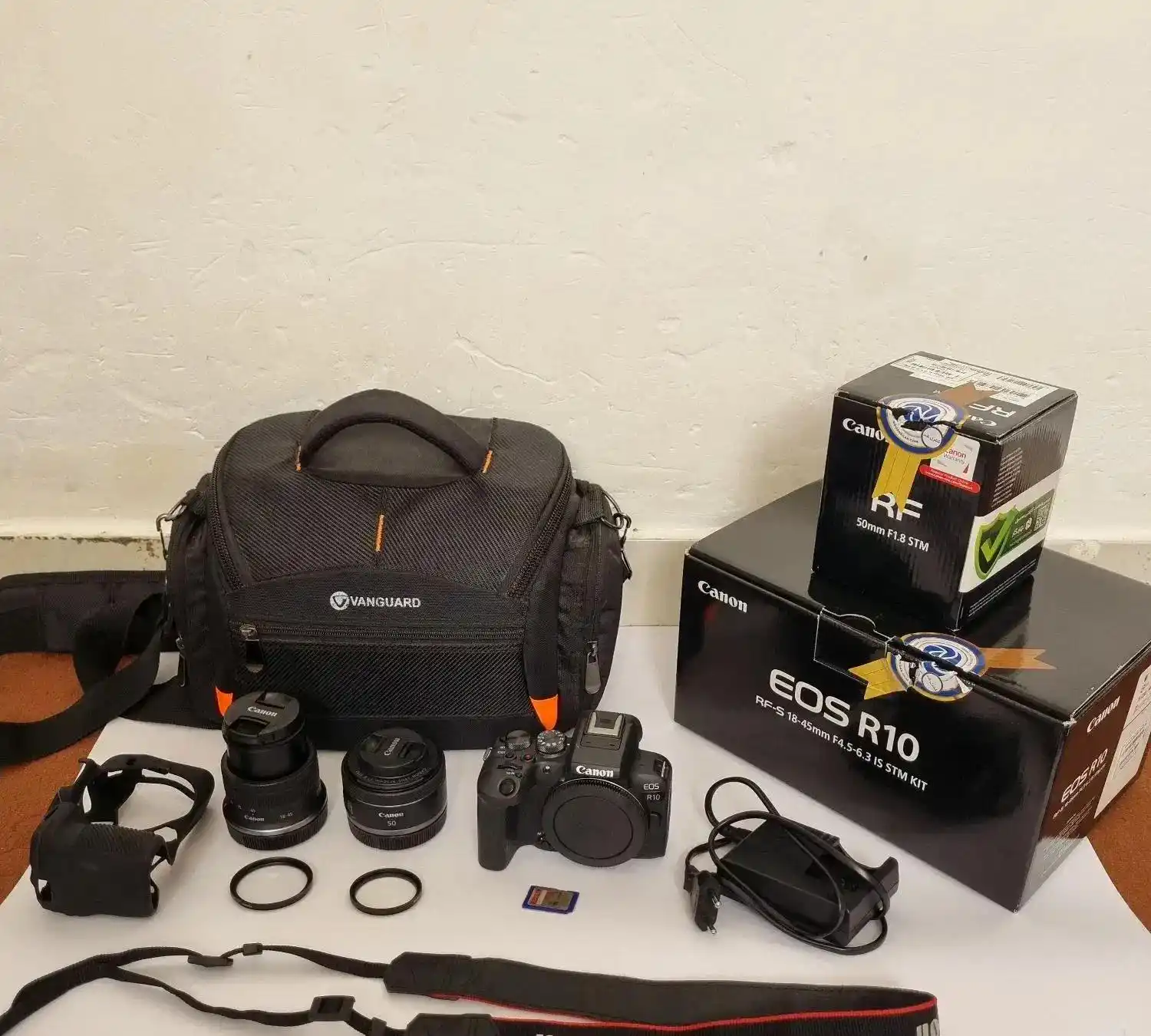 دوربین کنون r10 با دو لنز و متعلقات دست دو