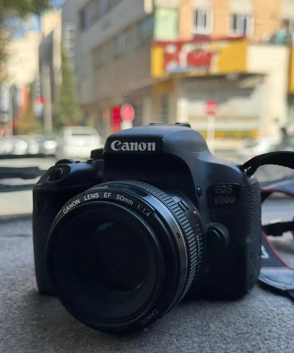 دوربین عکاسی کنون 800D EOS با لنز 50f1.4 دست دو