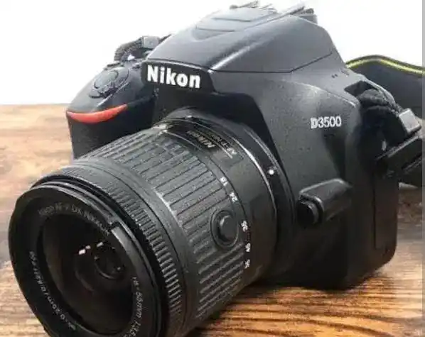 دوربین نیکون 3500D دست دو