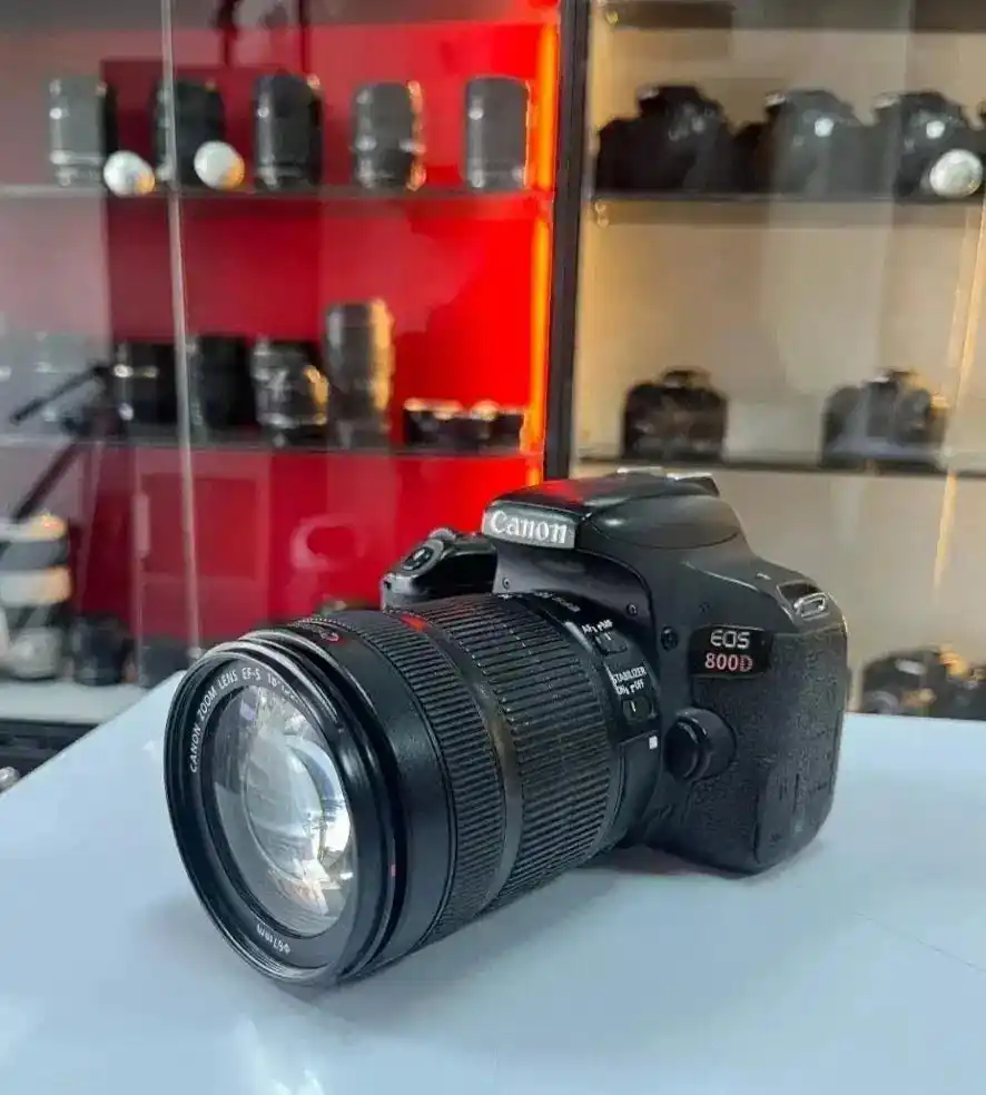 دوربین ۸۰۰دی کنون دست دو