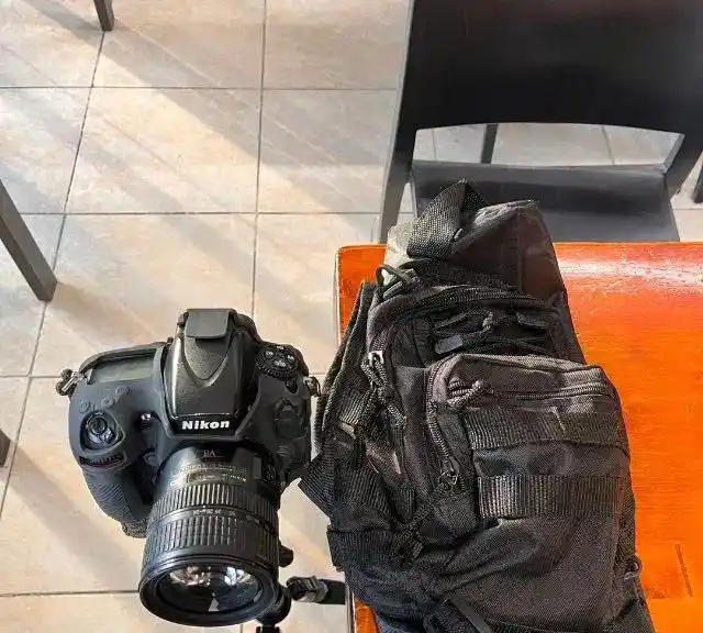 دوربین عکاسی نیکن‌ D800 فول‌فریم دست دو