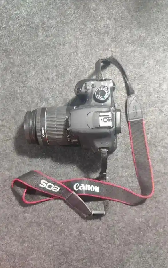 دوربین canon eos 1200D دست دو