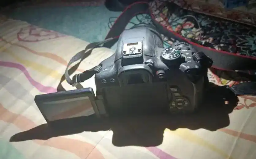 دوربین Canon EOS 750D دست دو