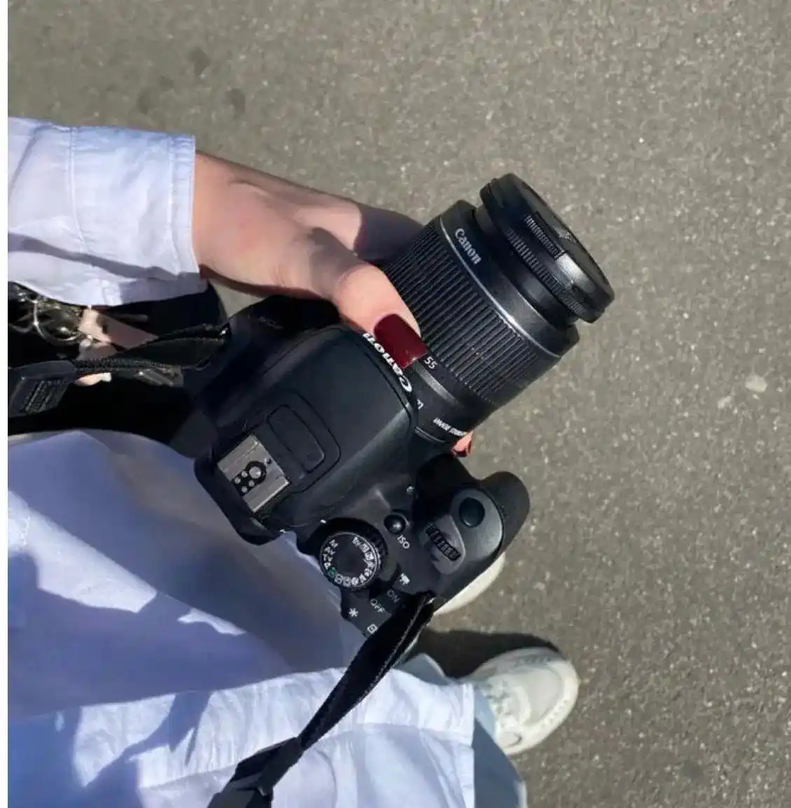 دوربین عکاسی 1300D به همراه جعبه دست دو