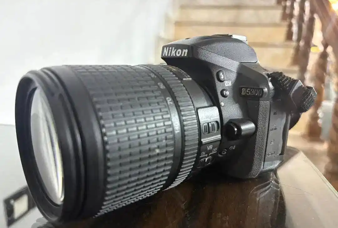 فروش دوربین Nikon D5300 با لنز 18-140 دست دو
