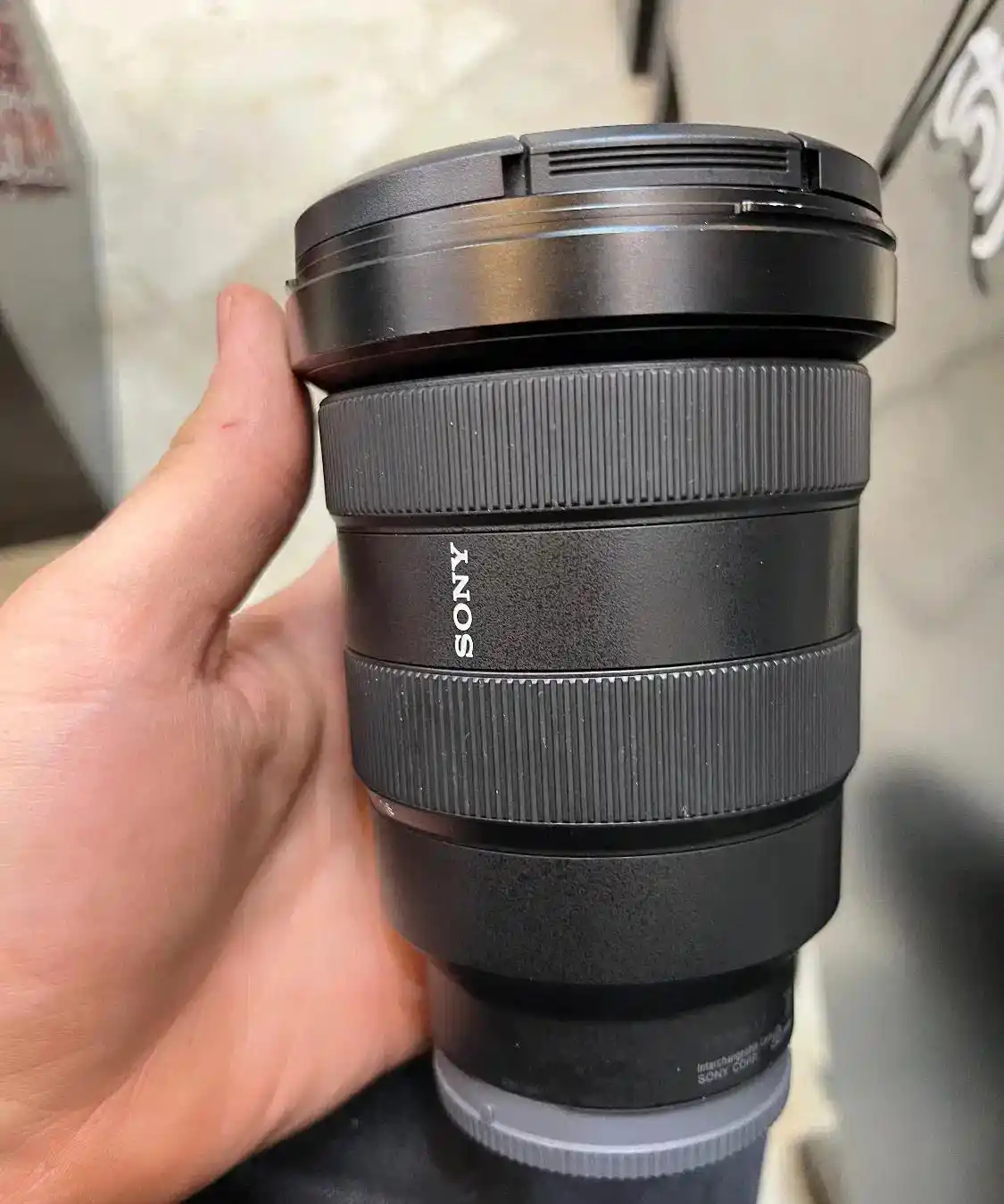 sony lenss 16/35 gm f2.8 دست دو