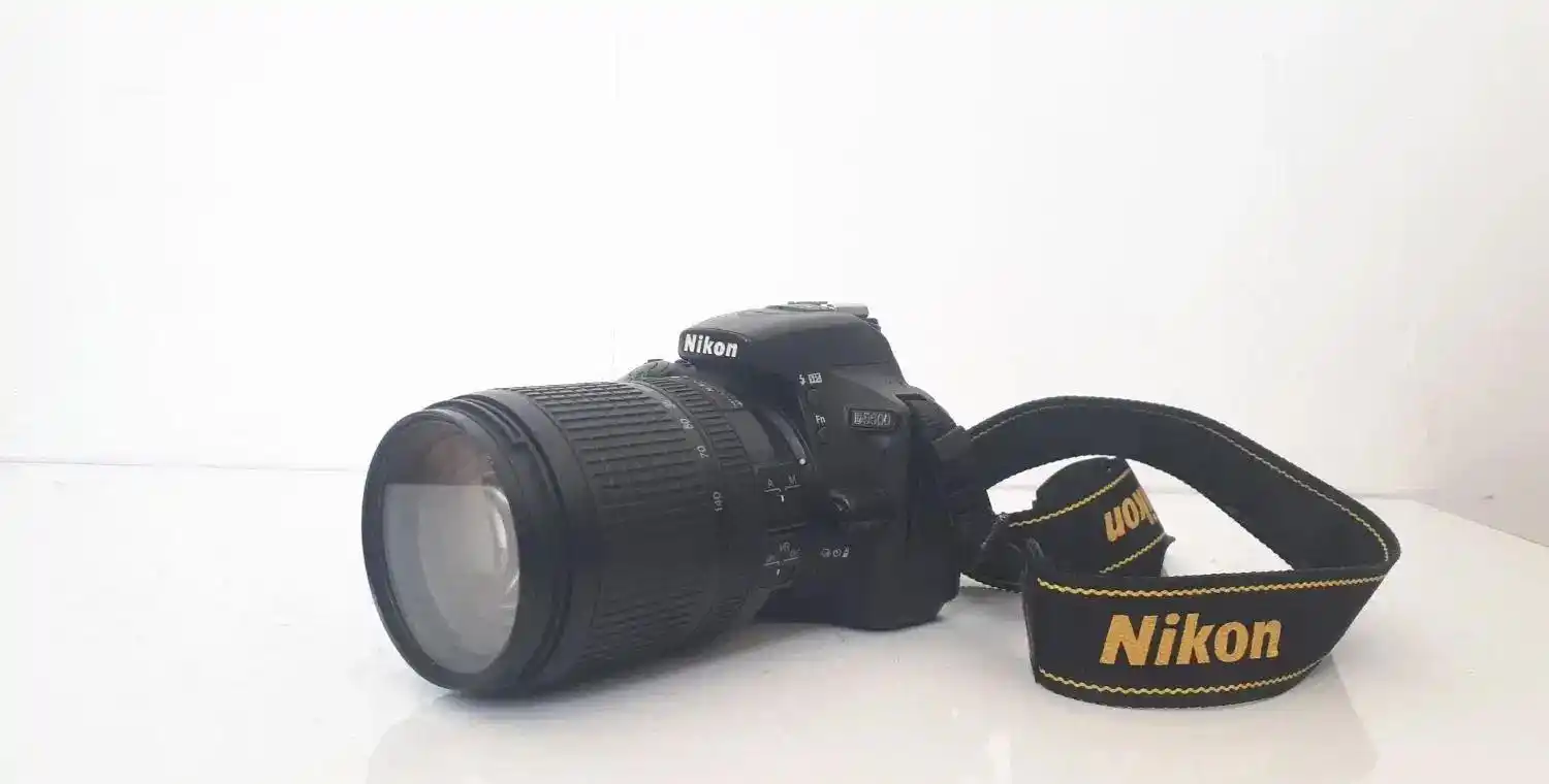 دوربین نیکون D5500 لنز ۱۸-۱۴۰ و ۸۵ پرایم و کیف دست دو