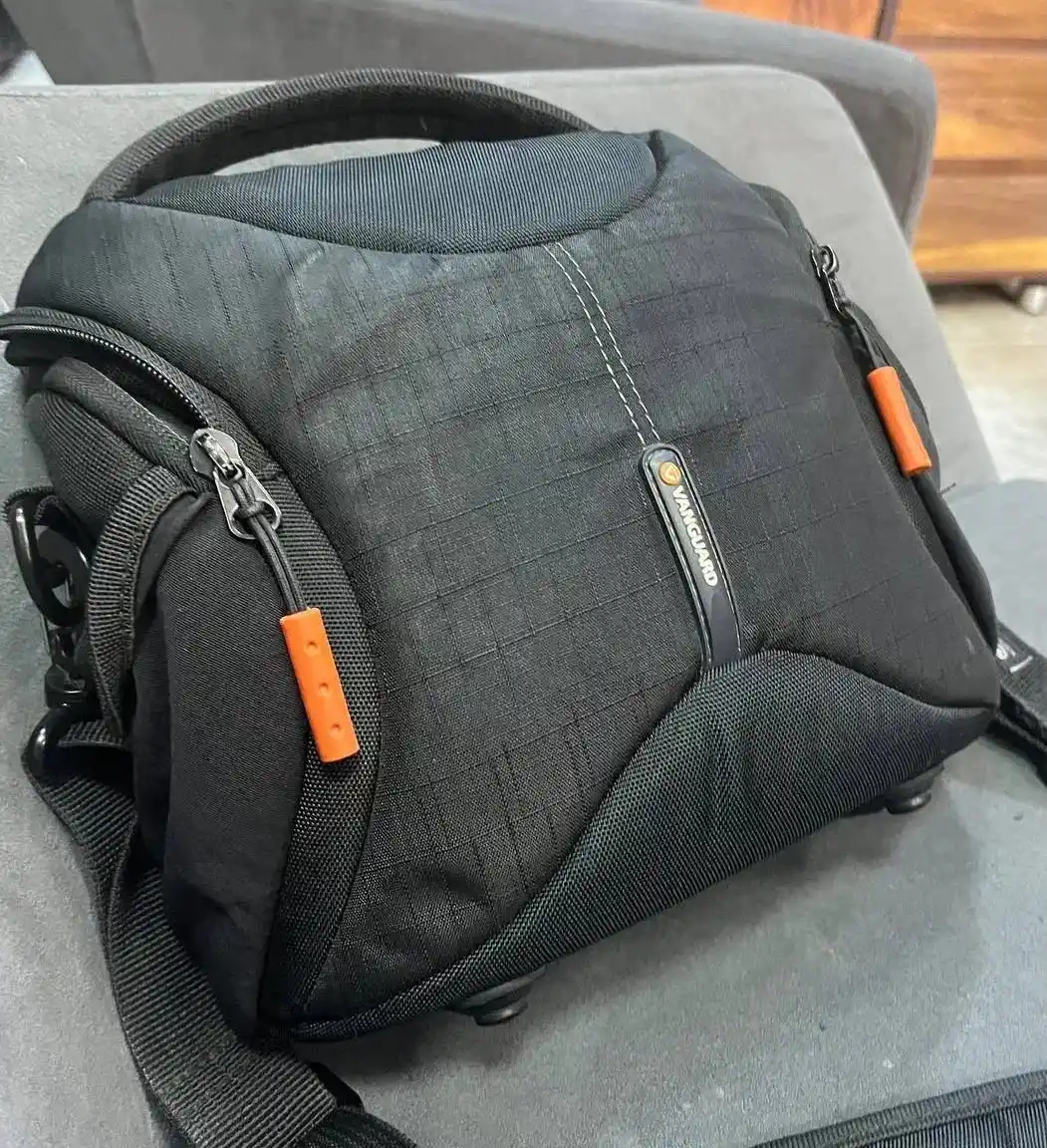 دوربین عکاسی و لنز دست دو