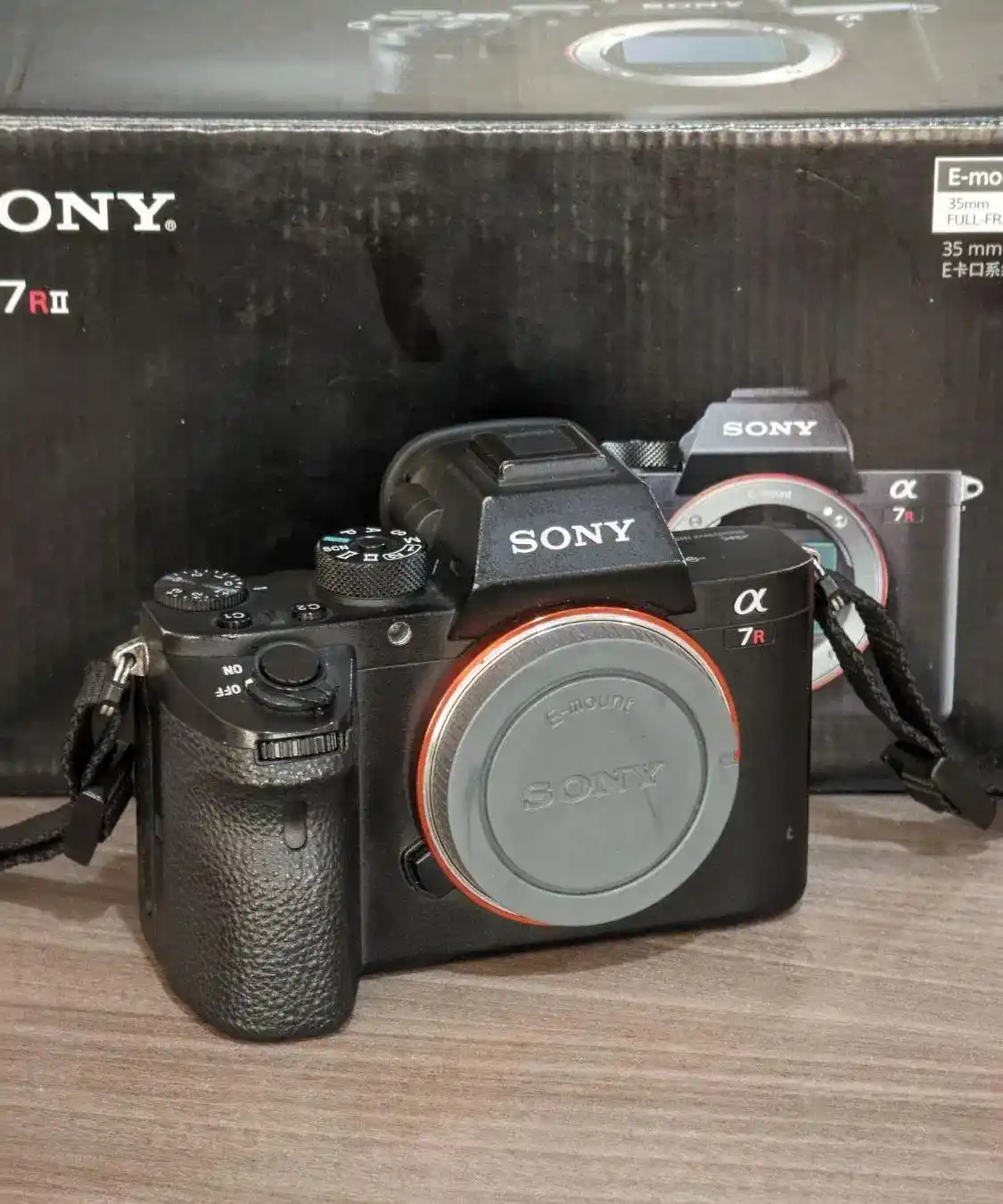 دوربین سونی آلفا A7Rii دست دو