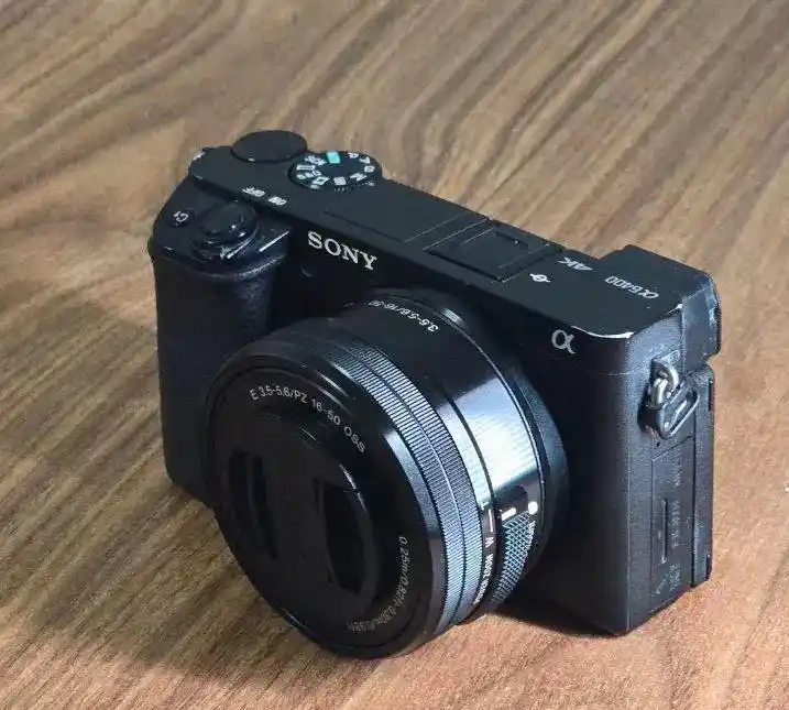 دوربین سونی آلفا a6400 دست دو