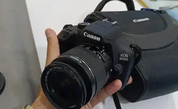 دوربین 4000d کنون دست دو