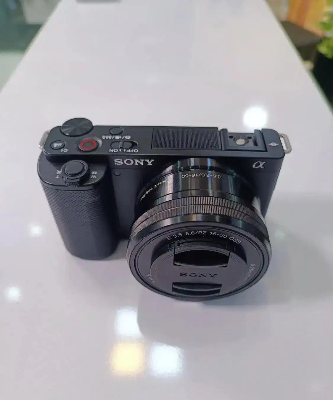 دوربین بدون آینه سونی Sony ZV-E10 دست دو