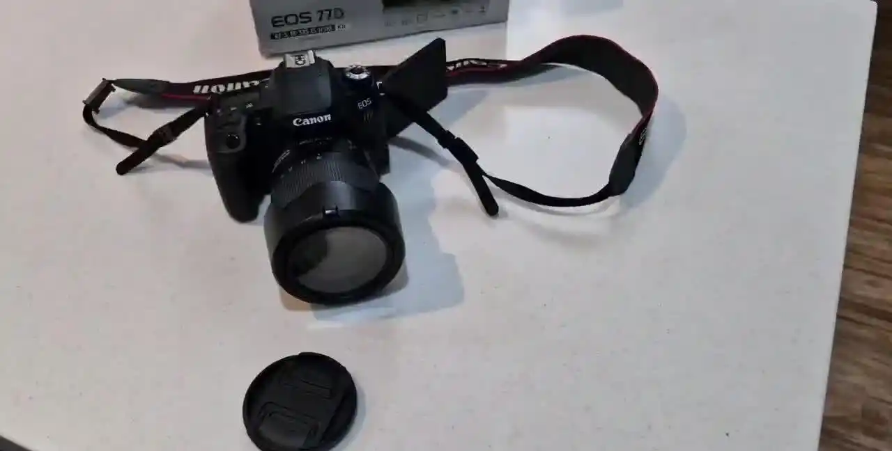 دوربین کانن Canon 77D Kit 18-135mm IS STM دست دو