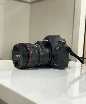 دوربین فول فریم کنون canon 5D mark III+لنز فیکس ۵۰ دست دوم
