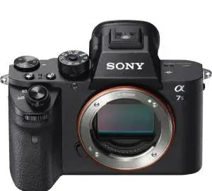 دوربین سونی آلفا 7s با لنز ۲۴-۷۰ زایس سونی دست دوم