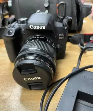 دوربین کنون 800D با لنز 55-18 بارم۱۲۸گیگ دست دوم